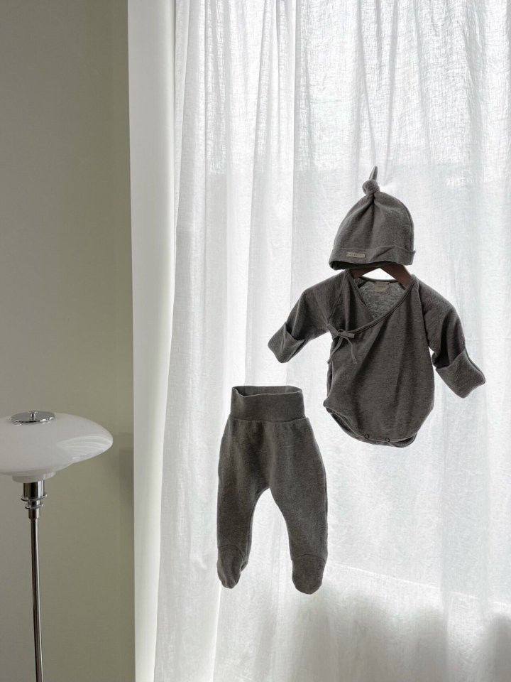 MONBEBE - Korean Children Fashion - #Kfashion4kids - Cotton New Born Romper with leggings & Beanie - 12