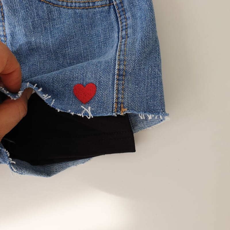 MOMO ANN - Korean Children Fashion - #Kfashion4kids - Heart Shorts