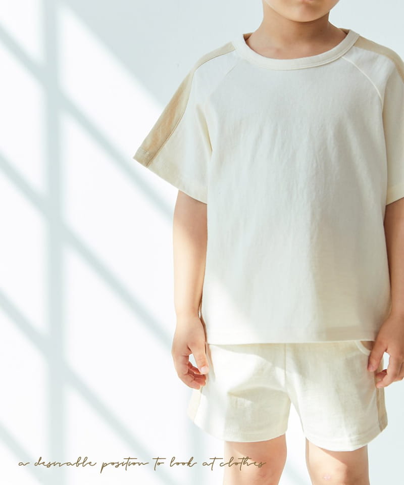 CREAMCOK - Korean Children Fashion - #Kfashion4kids - Attractive Line Top Bottom Set