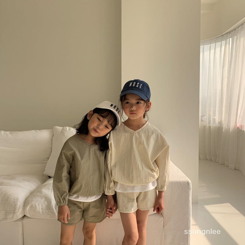 SSONGNLEE - Korean Children Fashion - #Kfashion4kids - V Top Bottom Set with Mom
