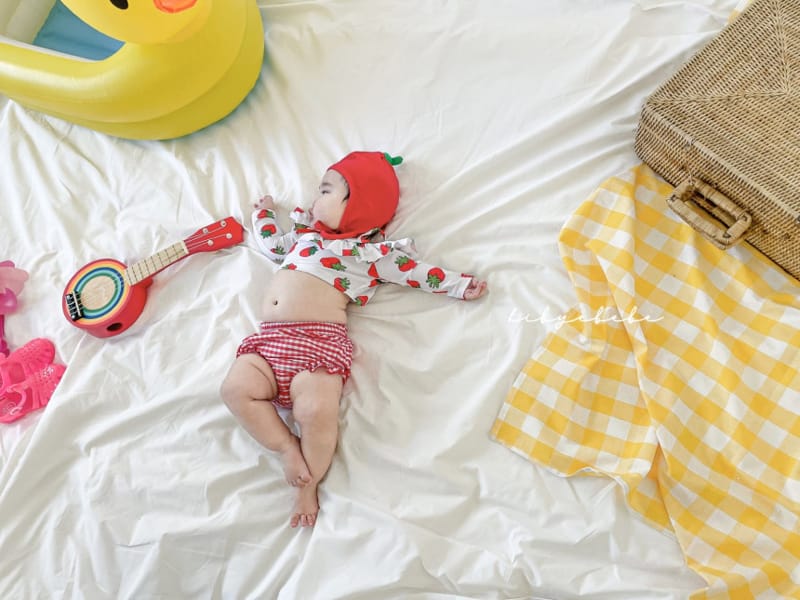 HI BYEBEBE - Korean Children Fashion - #Kfashion4kids - Berry Berry Swimwear with Hat - 4