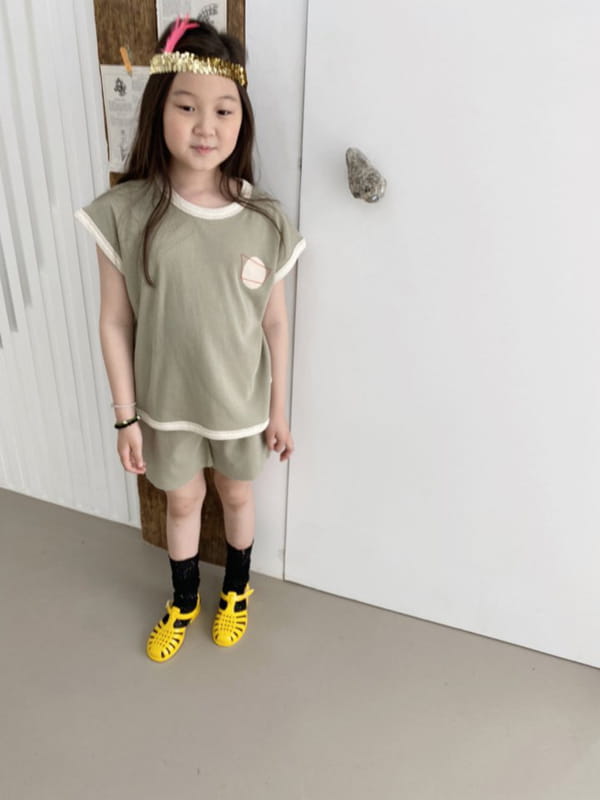 OJODEPAPA - Korean Children Fashion - #Kfashion4kids - Big Torr Top Bottiom Set - 3