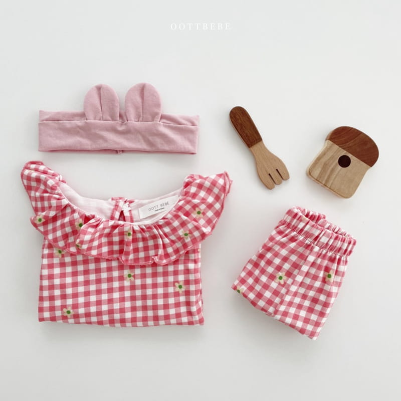 OOTT BEBE - Korean Children Fashion - #Kfashion4kids - Pong Pong Sleeveless Top Bottom Set - 12