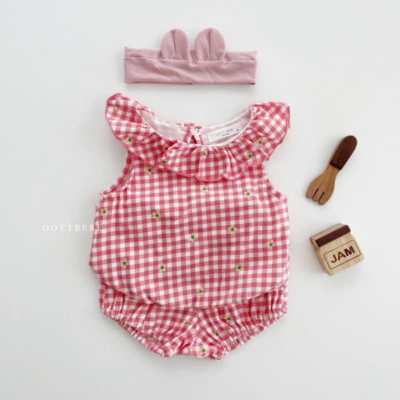 OOTT BEBE - Korean Children Fashion - #Kfashion4kids - Pong Pong Sleeveless Top Bottom Set - 4