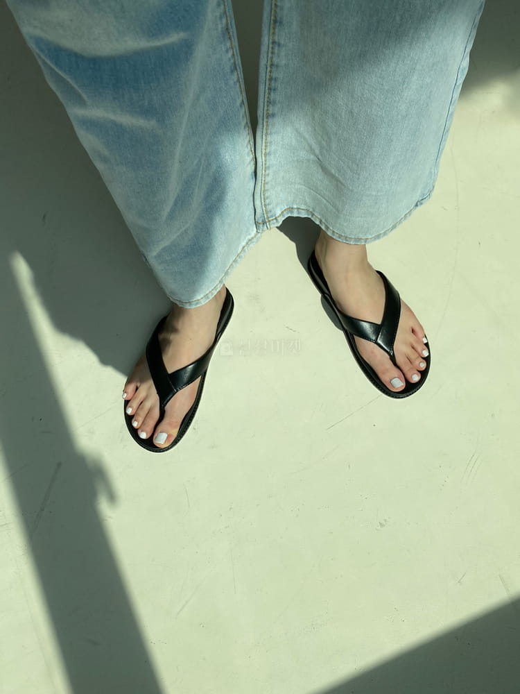 VADE - Korean Children Fashion - #Kfashion4kids - Twist Waterproof Flip Flop - 3