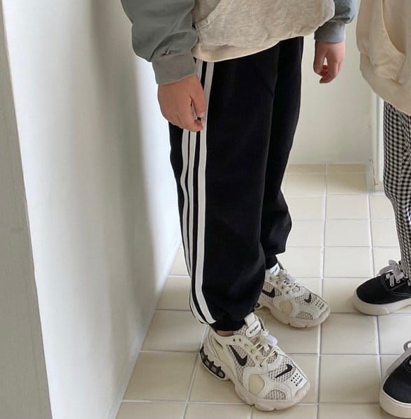 COMMA - Korean Children Fashion - #Kfashion4kids - 3 Line Jogger Pants - 11