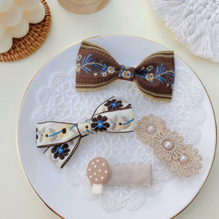 MINS - Korean Children Fashion - #Kfashion4kids - Autumn Embroidery Hairpin [set of 4] - 2