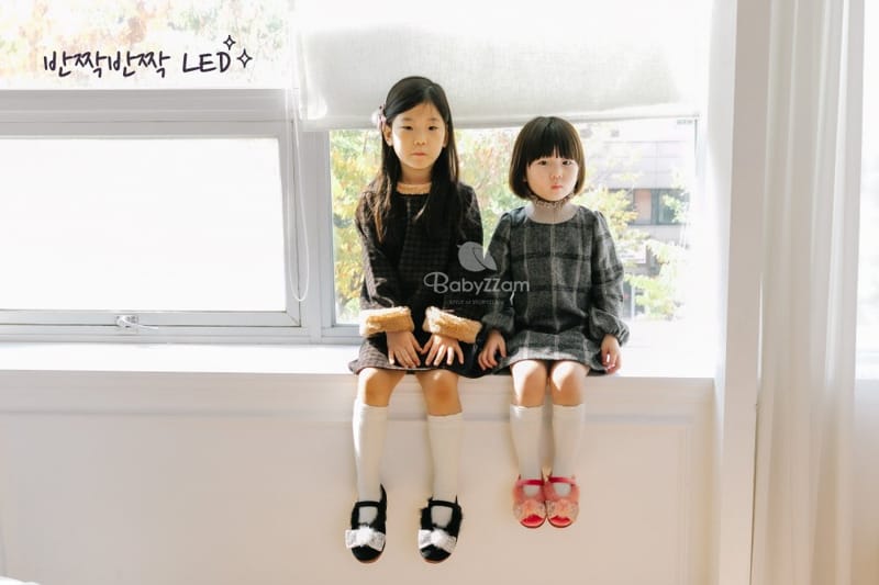 BABYZZAM - Korean Children Fashion - #Kfashion4kids - Winter Celine LED Flats - 4
