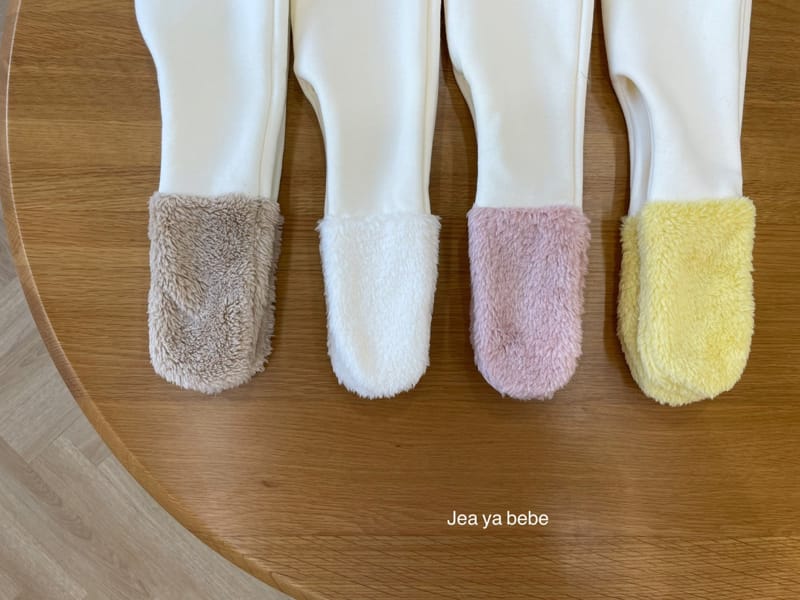 JEAYA & MYMI - Korean Children Fashion - #Kfashion4kids - Jelly Foot Leggings