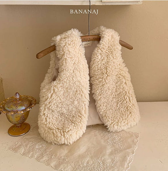 BANANA J - Korean Children Fashion - #Kfashion4kids - Grany Fluffy Vest with mom - 3