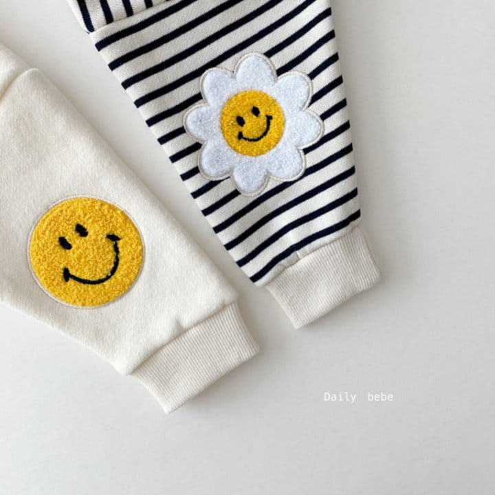 DAILY BEBE - Korean Children Fashion - #Kfashion4kids - Flower Smile Patch Sweatshirt - 7