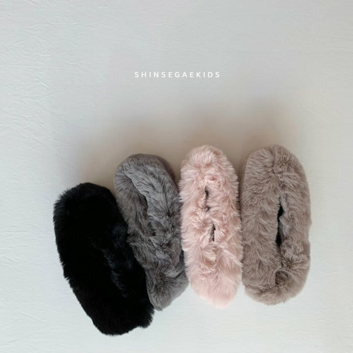 SHINSEAGE KIDS - Korean Children Fashion - #Kfashion4kids - Simple Fluffy Muffler