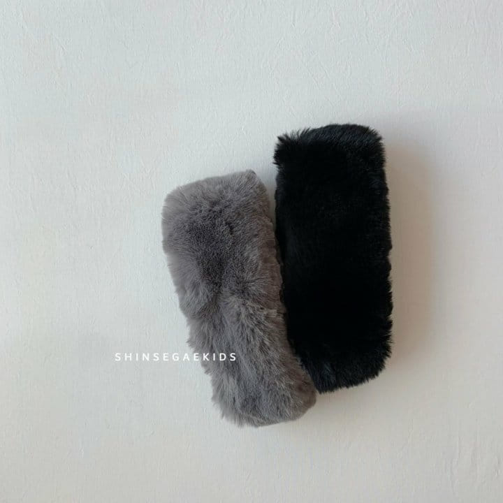 SHINSEAGE KIDS - Korean Children Fashion - #Kfashion4kids - Simple Fluffy Muffler - 4