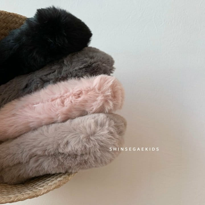 SHINSEAGE KIDS - Korean Children Fashion - #Kfashion4kids - Simple Fluffy Muffler - 5