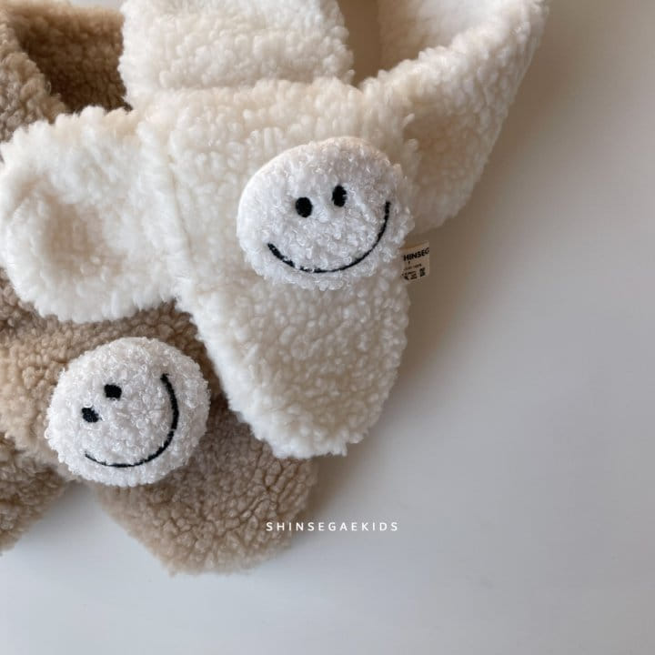 SHINSEAGE KIDS - Korean Children Fashion - #Kfashion4kids - Bboglei Smile Neck Warner
